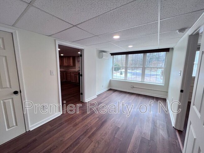 Building Photo - 412 S Main St