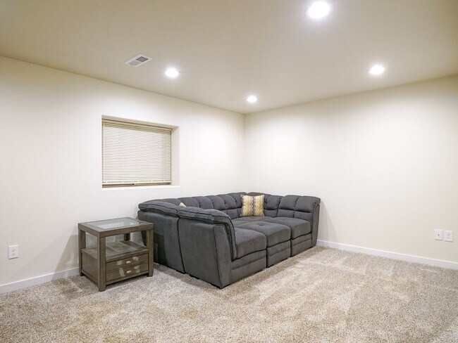 Building Photo - 5038 Chariot Dr