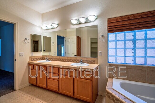 Building Photo - 4926 Mesa Blanca Way