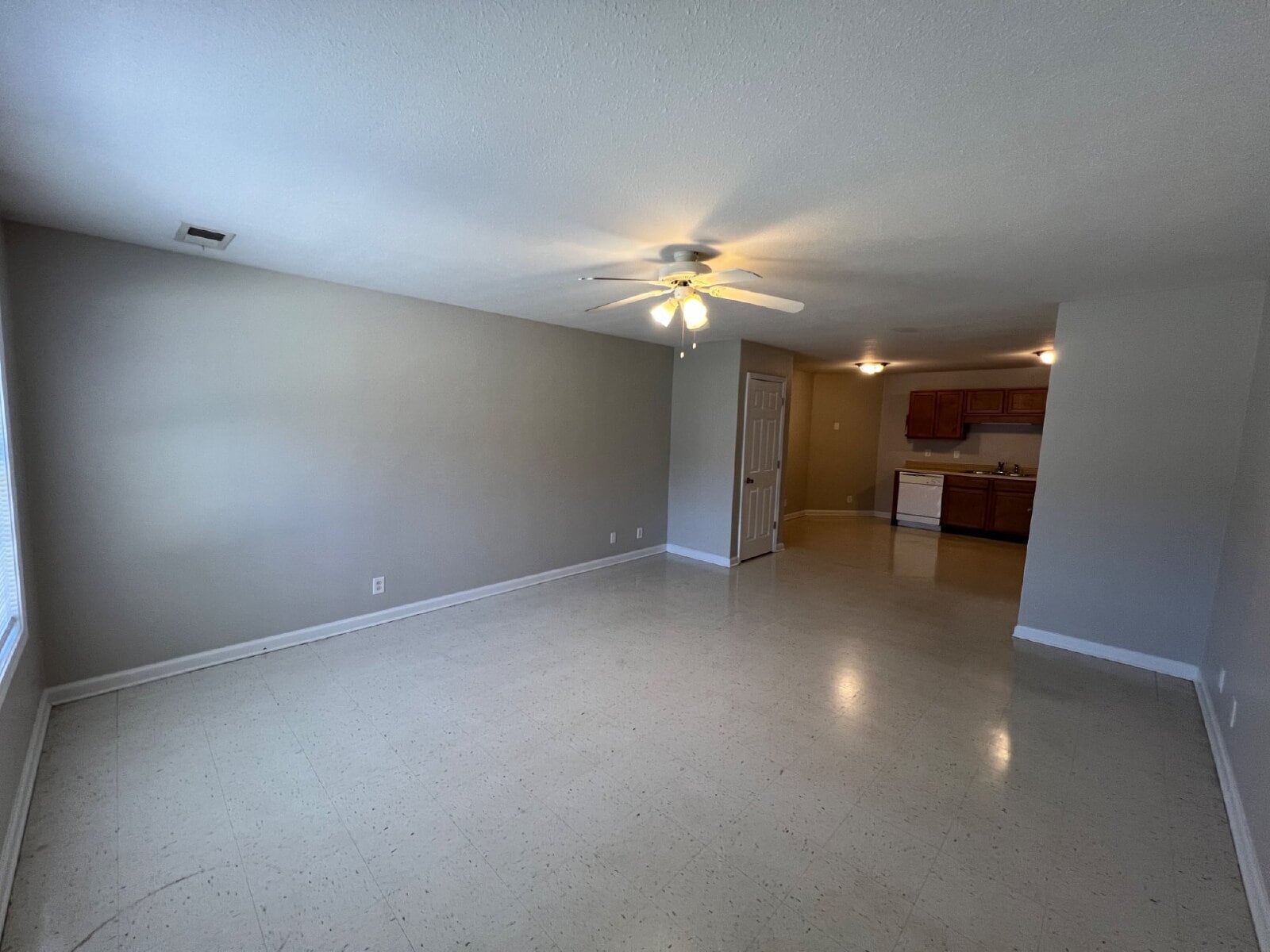 Building Photo - 9063 Pembroke Oak Grove Rd