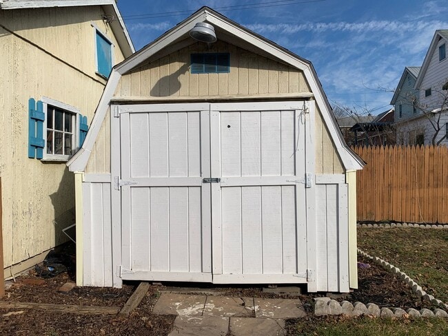 Building Photo - Charming 3-Bedroom, 1-Bathroom Single-Fami...