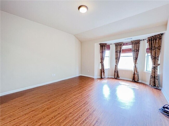 Building Photo - 1009 Hidden View Pl