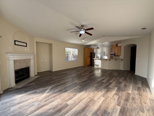 Building Photo - Beautiful Bradley Square Single Story Home With Easy Access to Shopping/101 Frwy