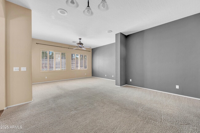 Building Photo - 875 W Aloe Pl