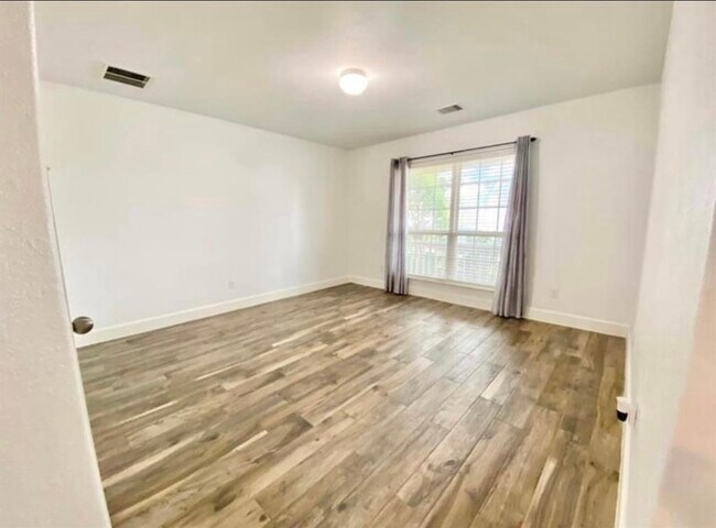 Building Photo - 6326 Saragosa Crossing Ln