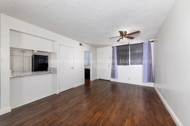 Building Photo - 6979 Palm Ct