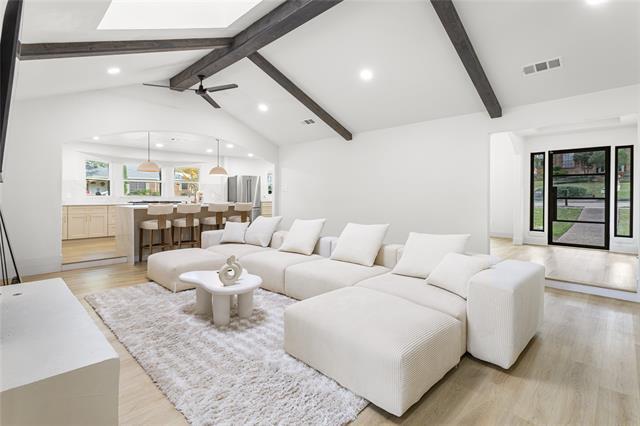 Building Photo - 1513 Carriage Ln