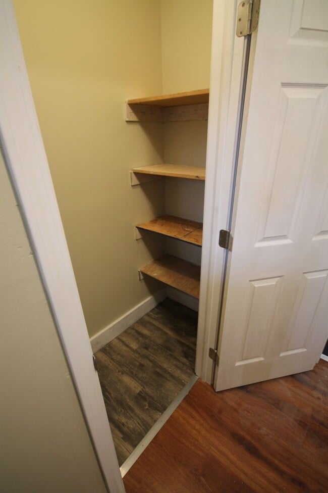 Building Photo - 27 E Duncan St