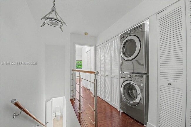 Building Photo - 2000 Brickell Ave