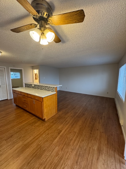 Building Photo - 308 Summit Ave N