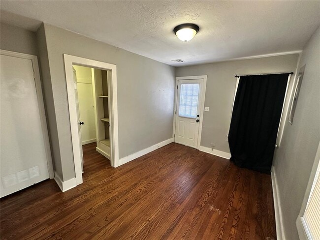 Building Photo - 746 S Jenkins Ave