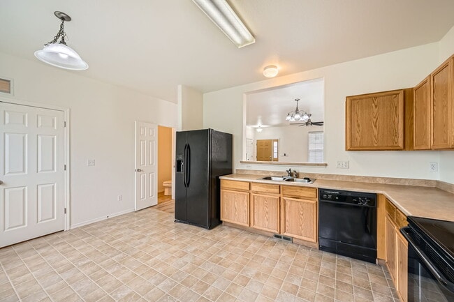 Building Photo - Fountain Townhome