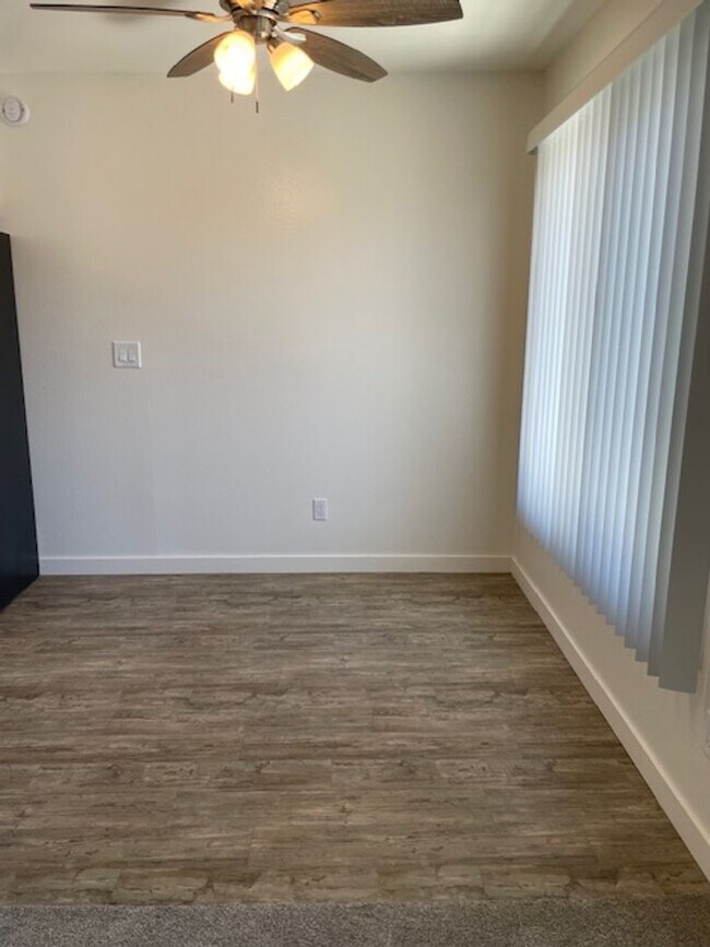 Building Photo - Spacious 2 Bedroom Unit in Huntington Beach