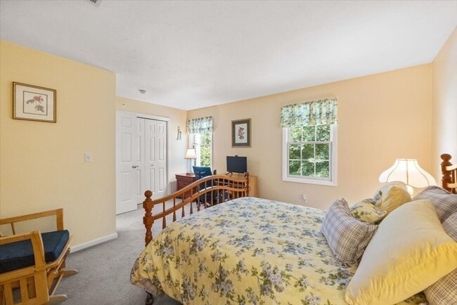 Building Photo - 822 Thayer St