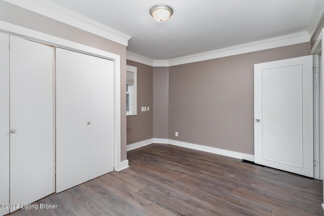 Building Photo - 248 Kennedy Ave