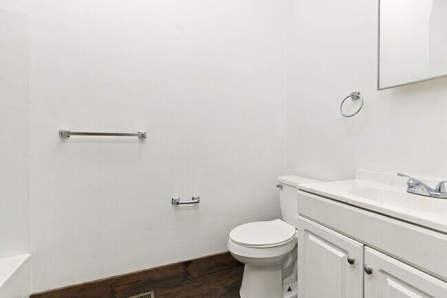 Building Photo - 233 Bellevue Ave