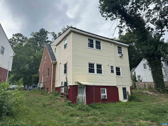 Building Photo - 524 Valley Rd