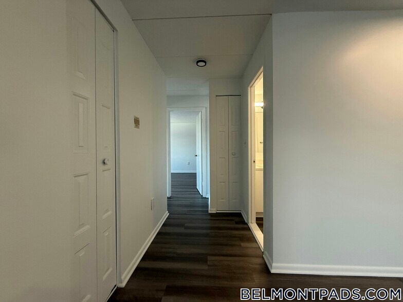 Building Photo - 51 Hill Rd