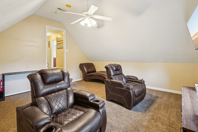 Building Photo - 754 McClain Dr