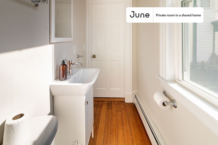 Building Photo - Room in Shared 3 bed/2 bath home