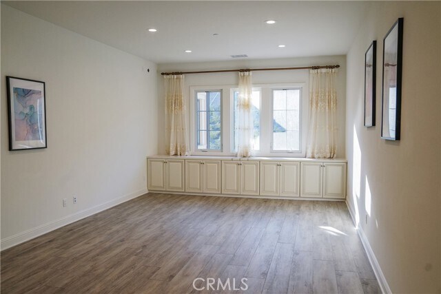 Building Photo - 111 Great Oak