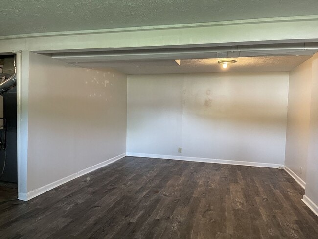 Building Photo - 7508 Elm Dr