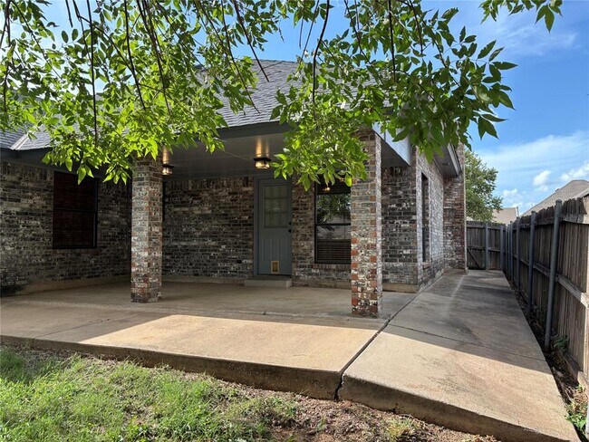 Building Photo - 1112 SW 132nd Pl