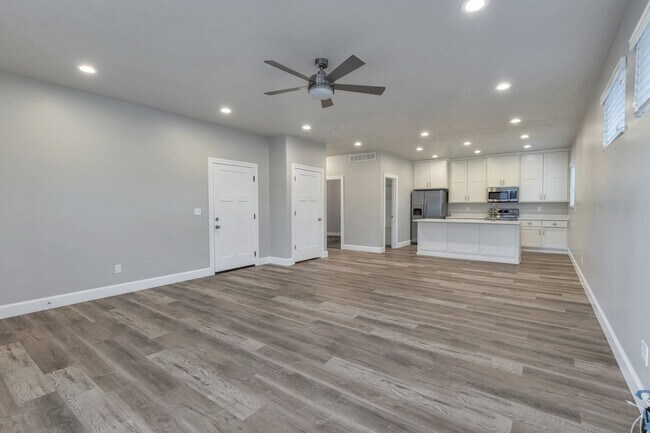 Building Photo - Spacious 4 Bed, 2 Bath Pet-Friendly Home with Central Air & 2-Car Garage! Available on July 6th!