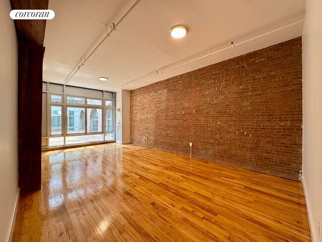 Building Photo - 275 Conover St