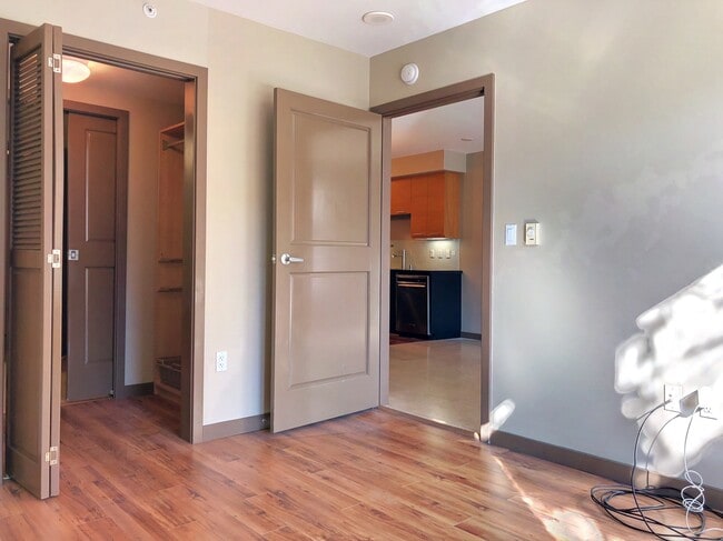 Building Photo - 1 Bed, 1 Bath + Storage - South Beach/SOMA...