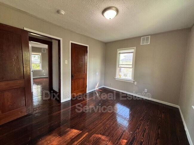 Building Photo - 63 Hallwood Ave