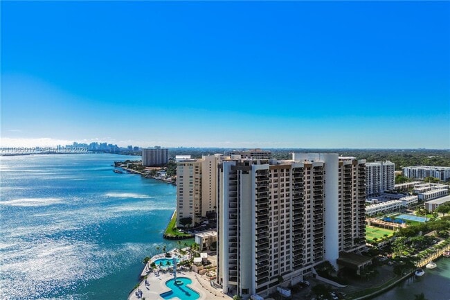 Building Photo - 1800 NE 114th St