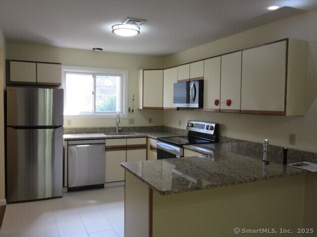 Building Photo - 31 Rivermead