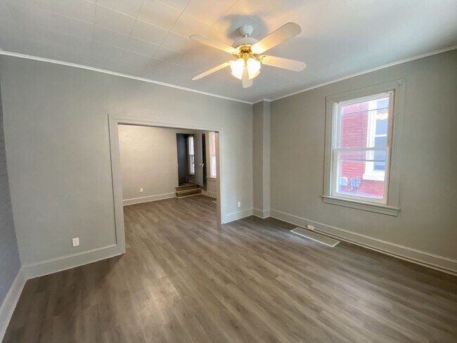 Building Photo - 3 Bedroom Duplex