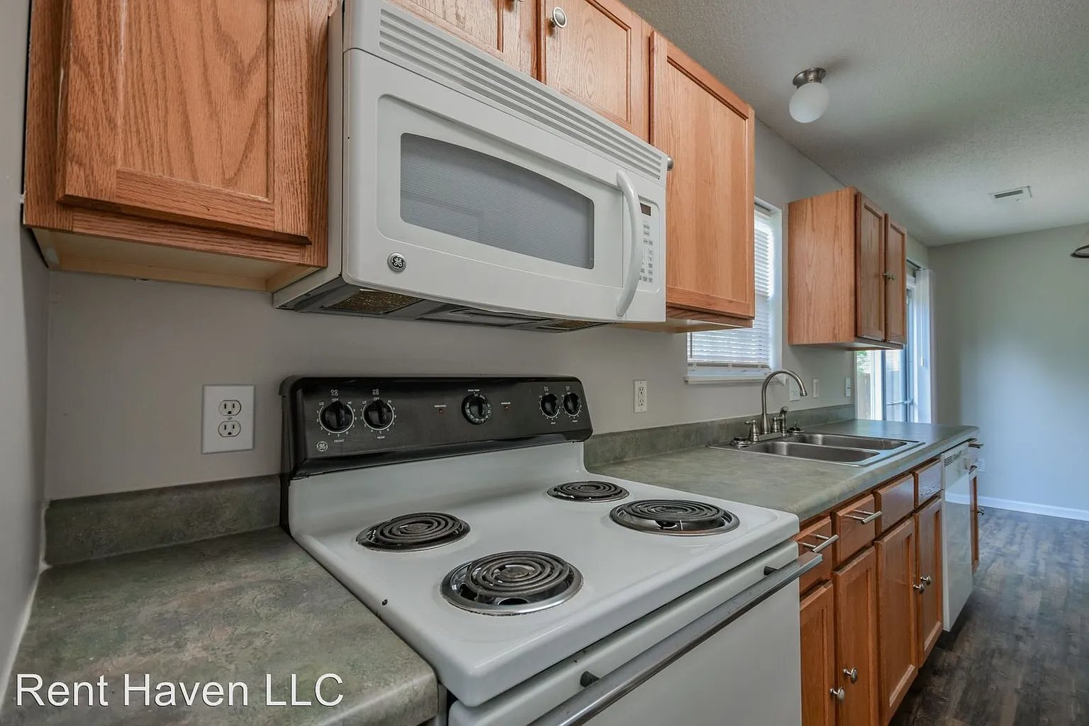 Building Photo - 136 Bay Front Dr