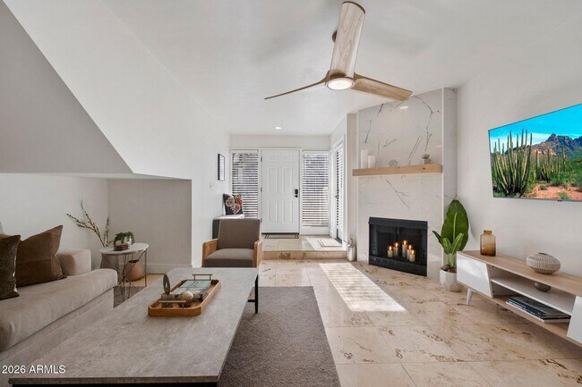 Building Photo - 1820 E Morten Ave