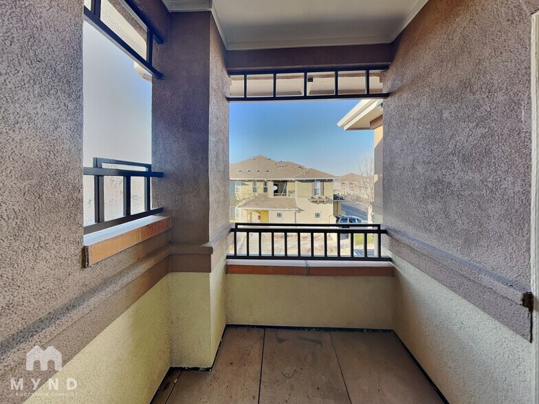 Building Photo - 803 E 98th Ave