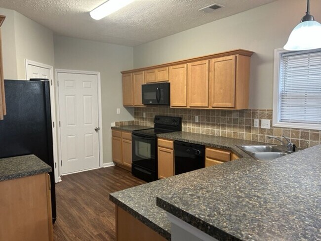 Building Photo - Winchester KY welcomes you home    20260804