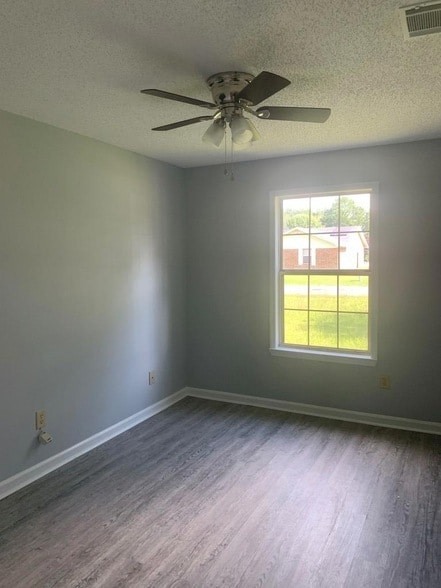 Building Photo - 707 Kadi Dr
