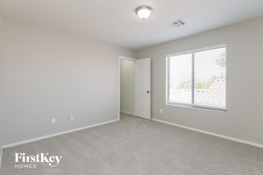 Building Photo - 751 E Drifter Pl