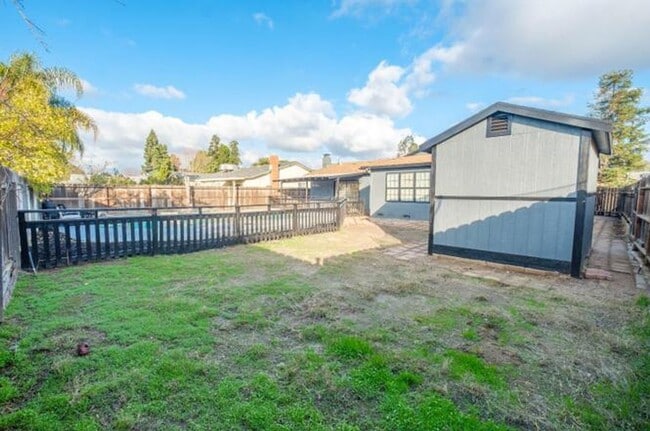 Building Photo - Clovis Oasis Stunning 4-Bed Home with Pool!