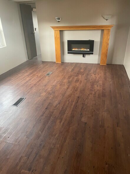 Living RM - 4120 Roy St