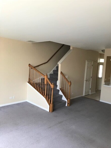 Building Photo - 2235 Lake Ridge Dr