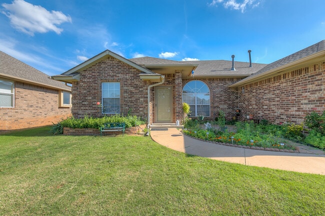 Building Photo - Edmond Schools + 4 bedrooms