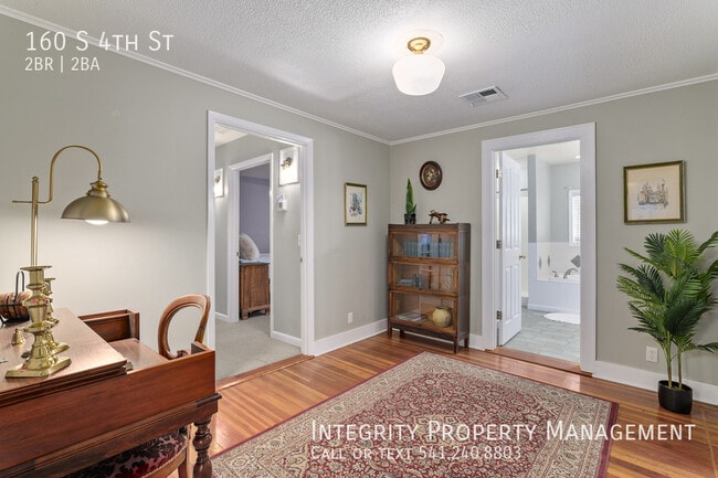 Building Photo - 160 S 4th St