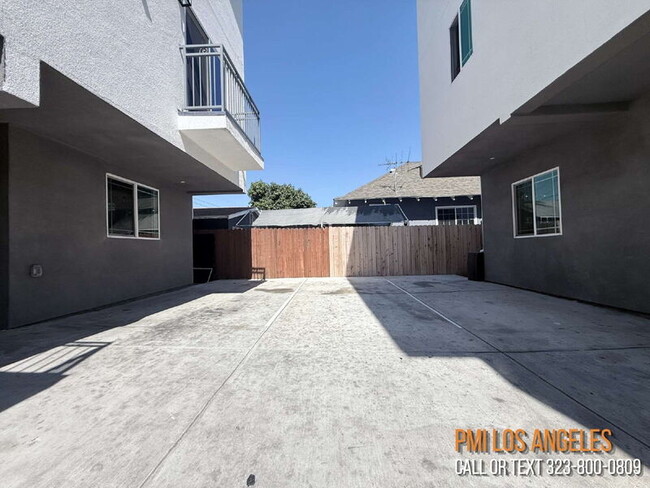 Building Photo - 1731 E 68th St
