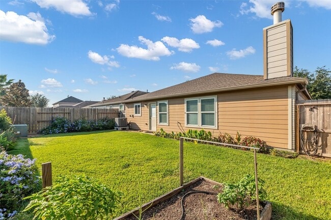 Building Photo - 1608 Pointe Leone