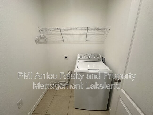 Building Photo - 3848 Exeter Ln