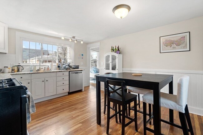 Building Photo - 68 Pleasant St