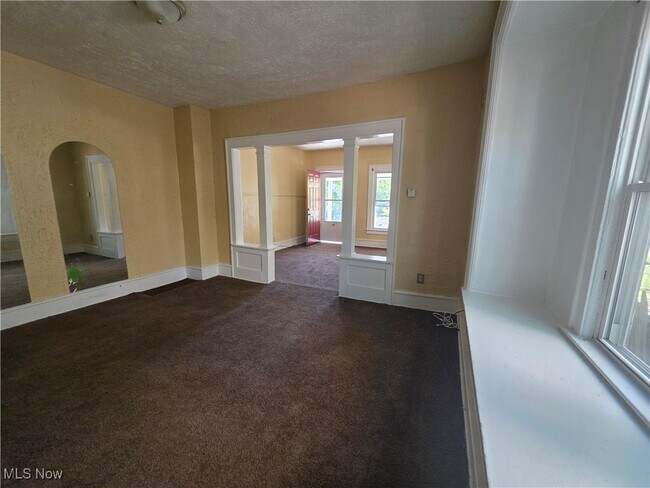 Building Photo - 846 Hunter St NW